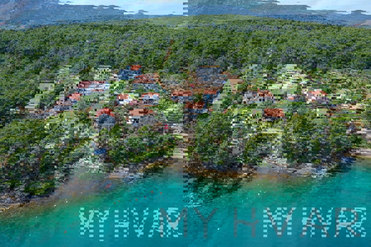 Edinstvena hiša v prvi vrsti do morja v Jelsi/Vrboski