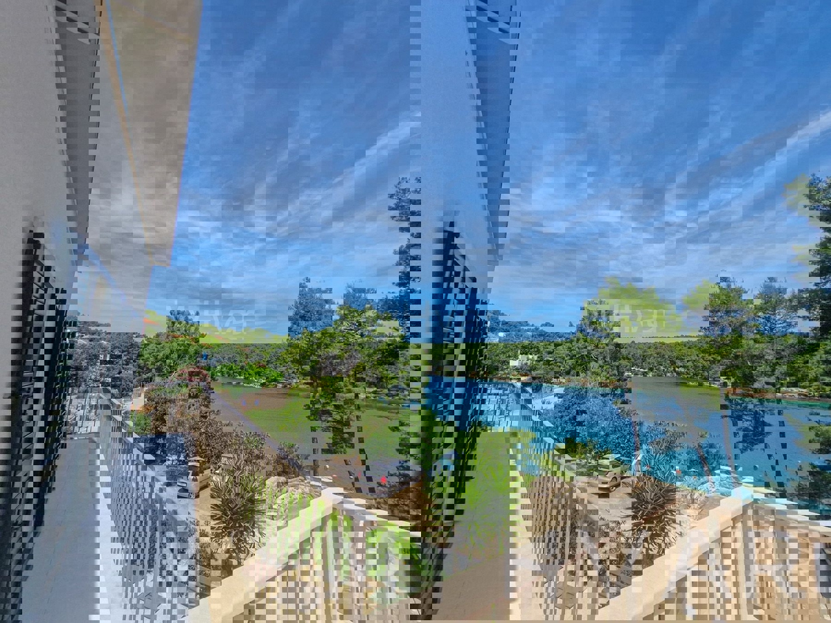 Edinstvena hiša v prvi vrsti do morja v Jelsi/Vrboski