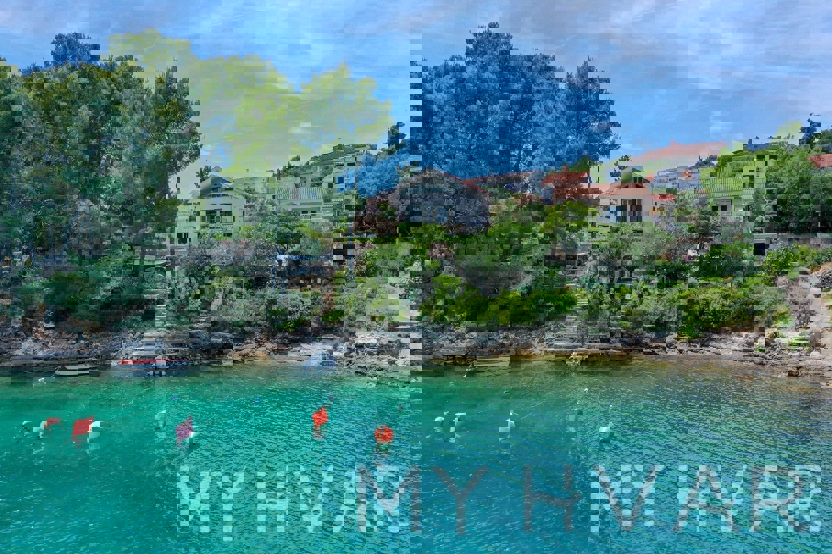 Edinstvena hiša v prvi vrsti do morja v Jelsi/Vrboski