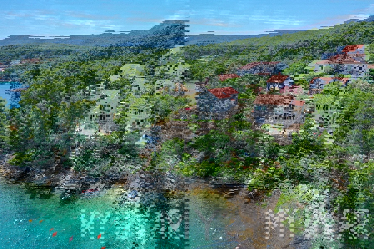 Edinstvena hiša v prvi vrsti do morja v Jelsi/Vrboski