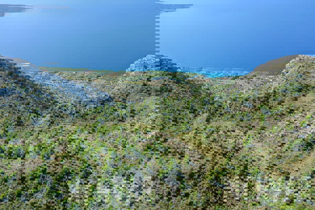 Zemljišče s panoramskim razgledom in hišo