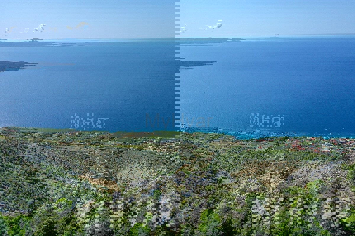 Zemljišče s panoramskim razgledom in hišo