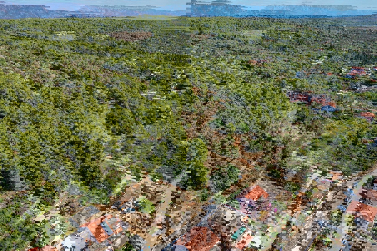 Gradbeno zemljišče s pogledom na morje