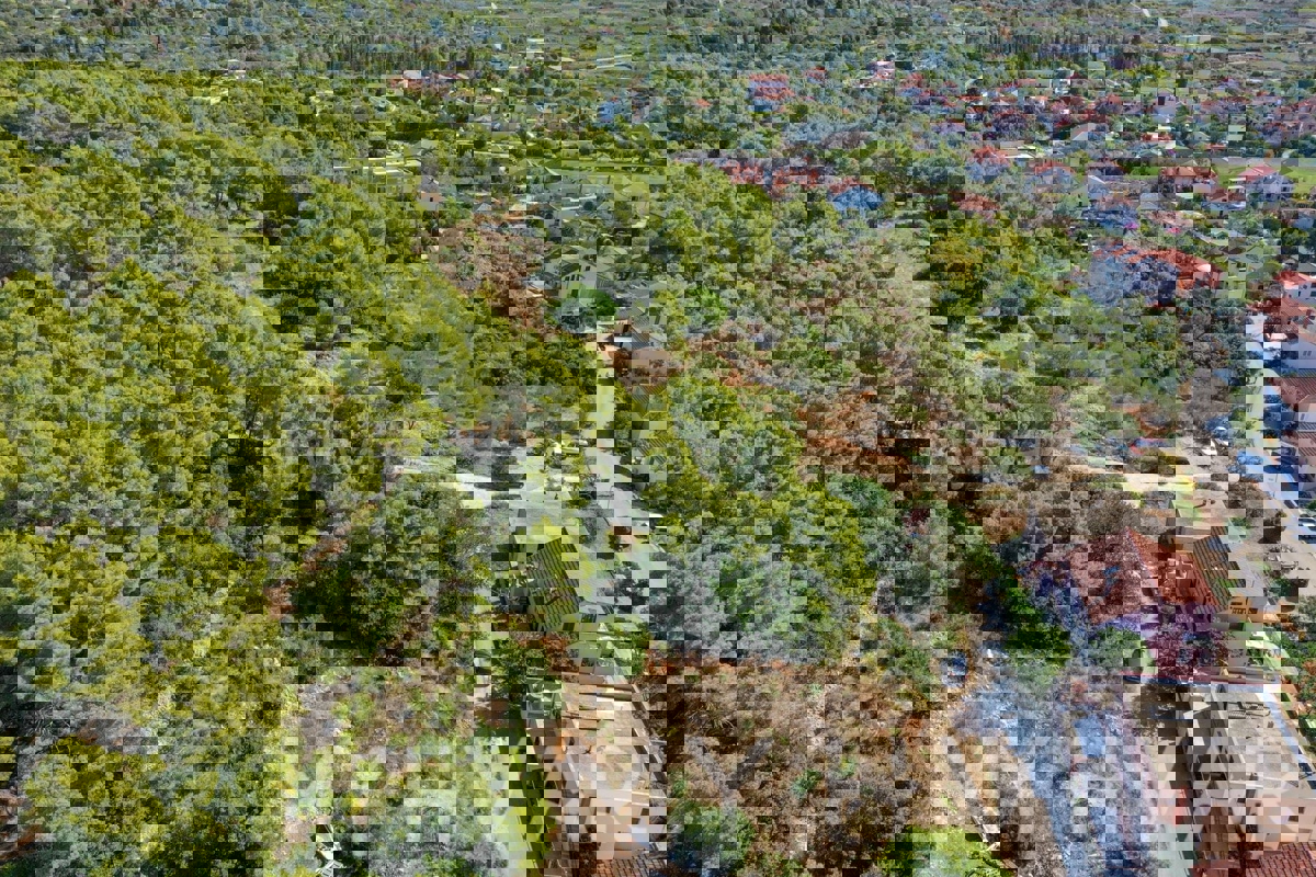 Gradbeno zemljišče s pogledom na morje