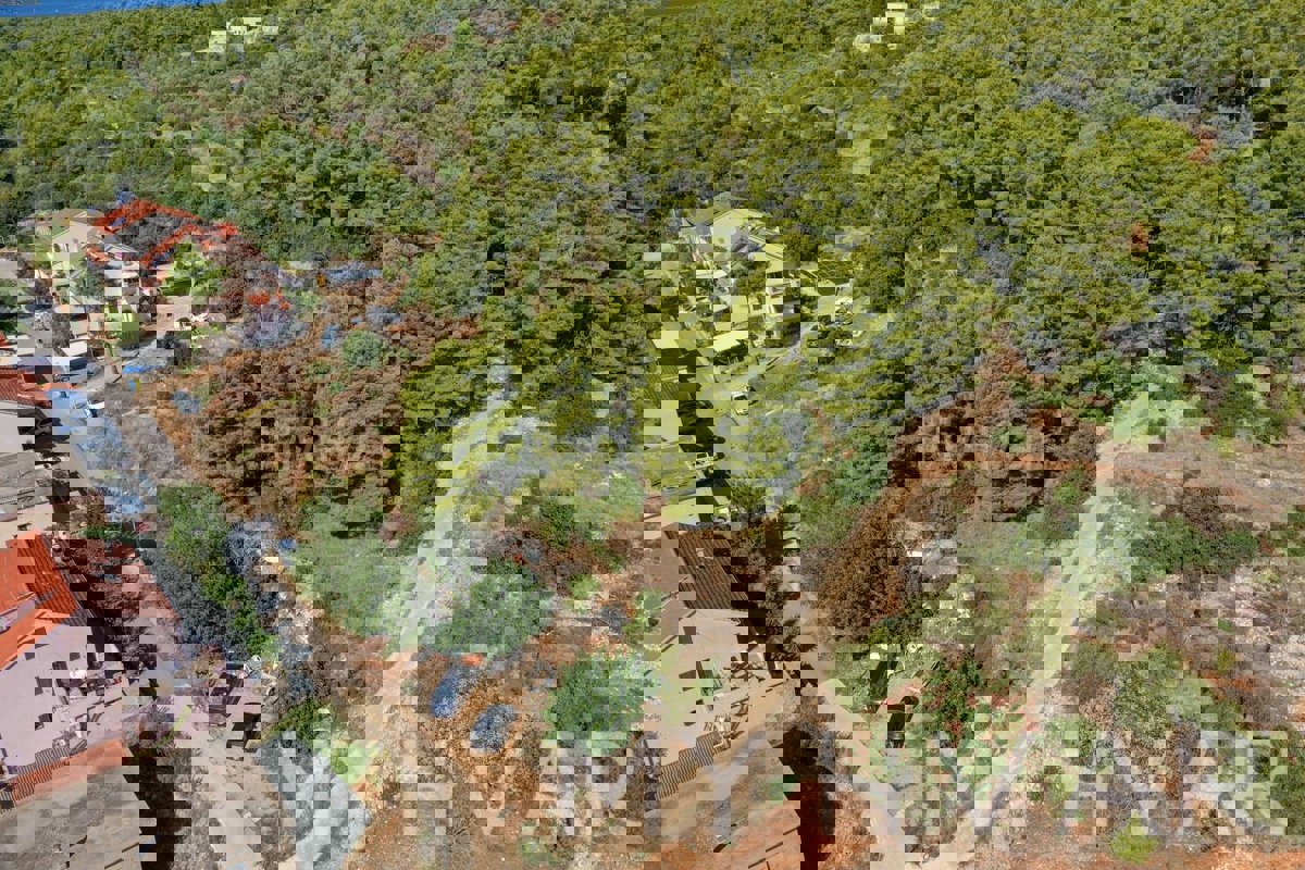 Gradbeno zemljišče s pogledom na morje