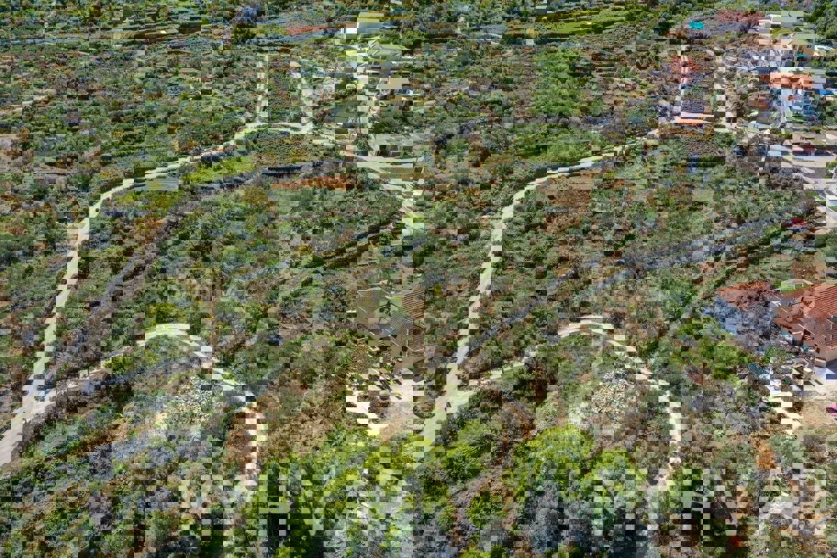 Zazidljivo zemljišče na vhodu v Vrisnik