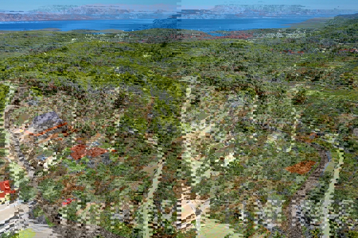 Zazidljivo zemljišče na vhodu v Vrisnik