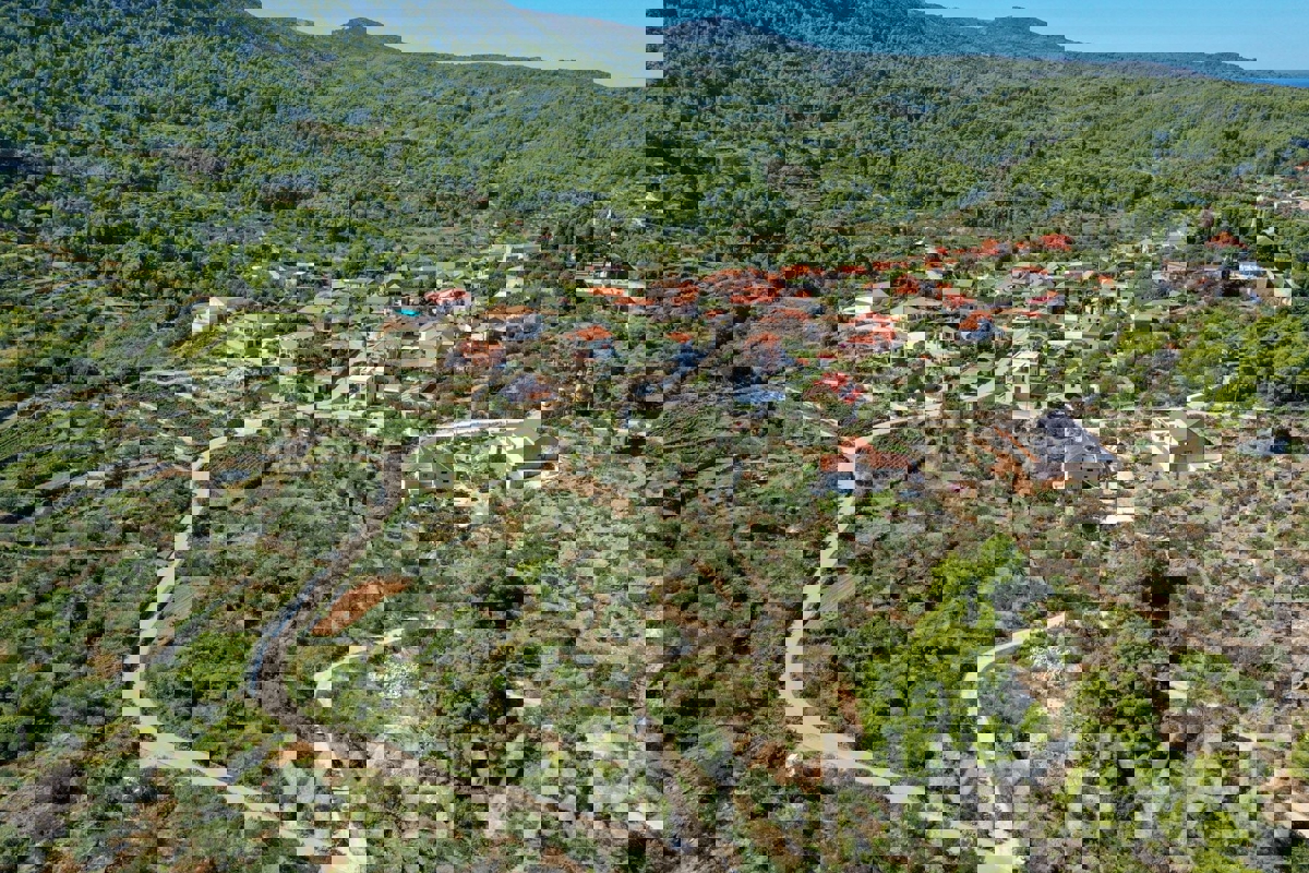 Zazidljivo zemljišče na vhodu v Vrisnik