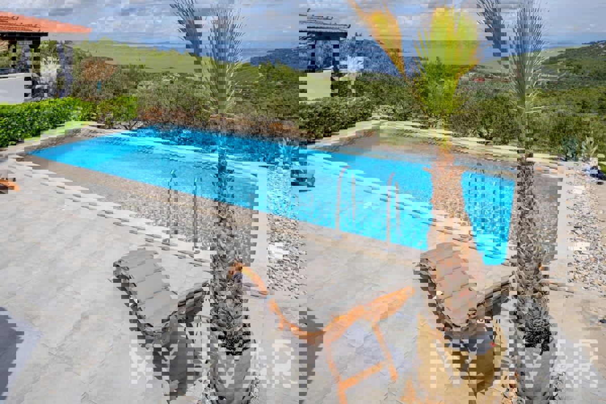 Vila z bazenom in pogledom na morje v Gdinju