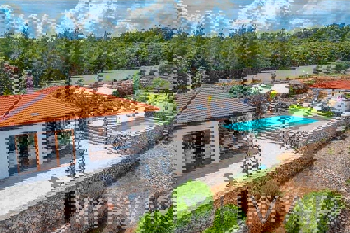 Vila z bazenom in pogledom na morje v Gdinju