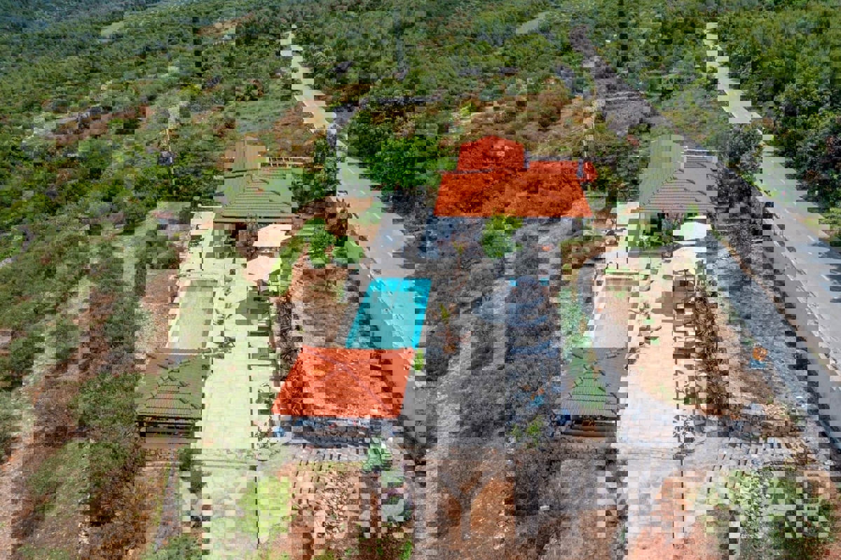 Vila z bazenom in pogledom na morje v Gdinju