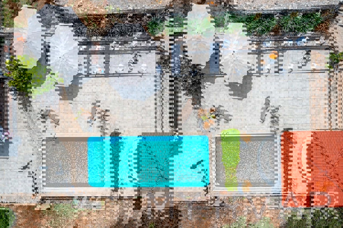 Vila z bazenom in pogledom na morje v Gdinju