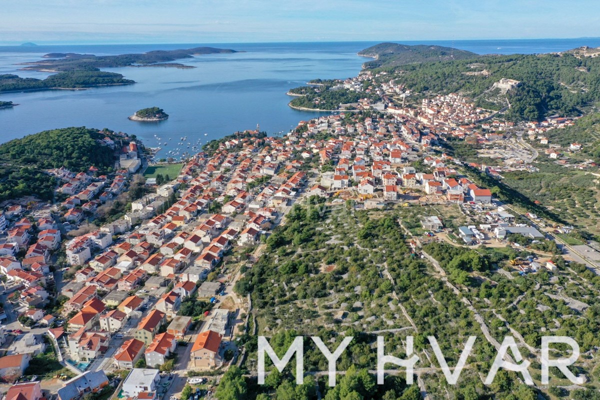 Gradbeno zemljišče v mestu Hvar