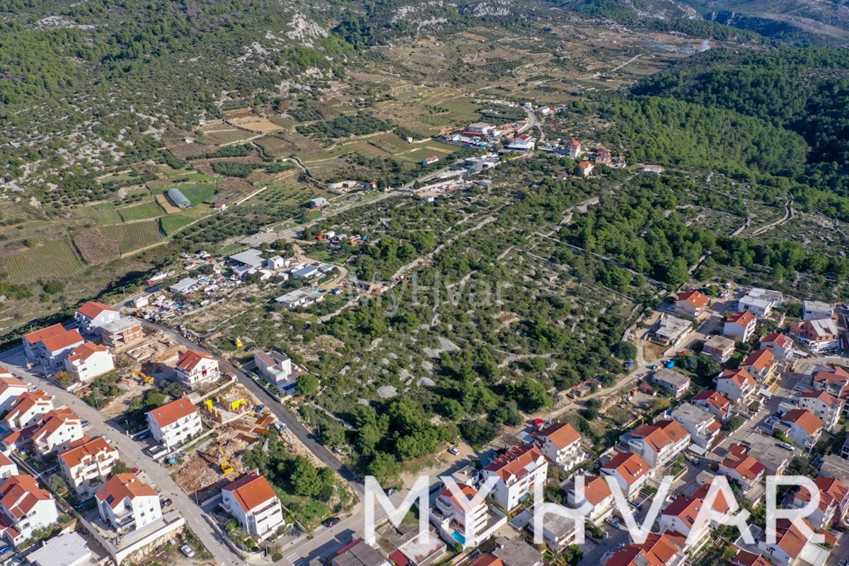 Gradbeno zemljišče v mestu Hvar