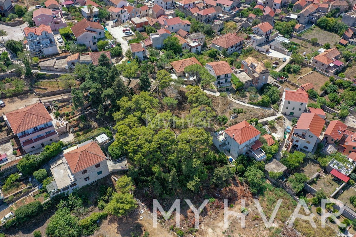 Gradbena parcela v centru s pogledom na morje