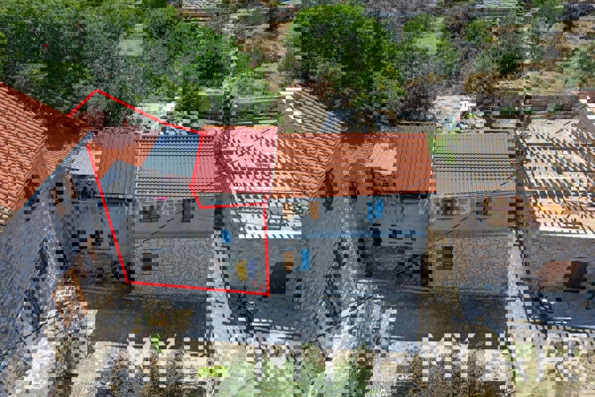 Minimalistična hiša v Selcih