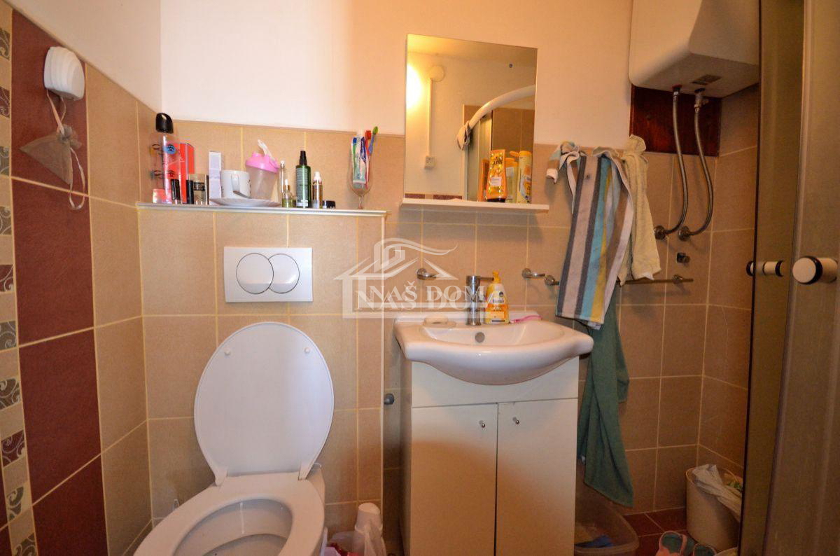 Poslovni prostor + 2 sobe na samem nabrežju!!