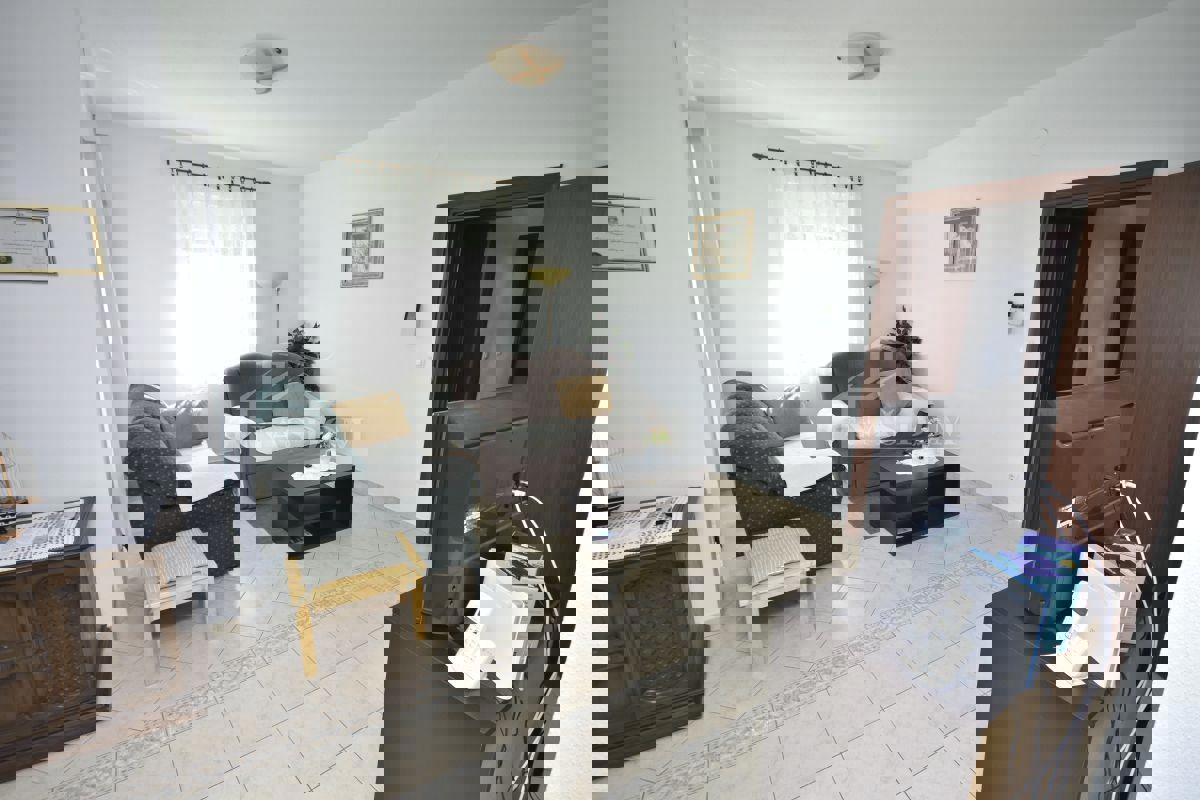 Vodice - Hiša s 5 apartmaji, pogled na morje
