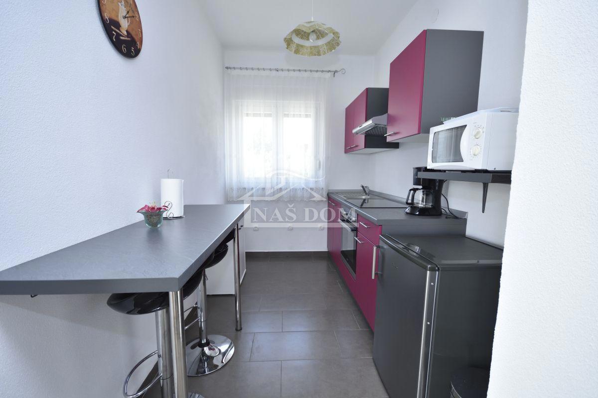 Vodice - Hiša s 5 apartmaji, pogled na morje