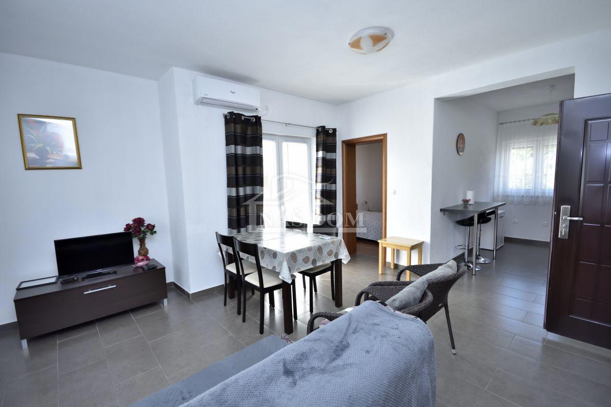 Vodice - Hiša s 5 apartmaji, pogled na morje