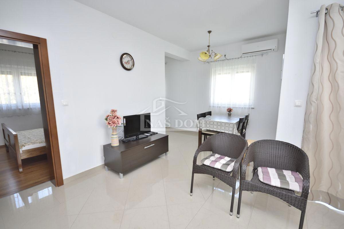 Vodice - Hiša s 5 apartmaji, pogled na morje