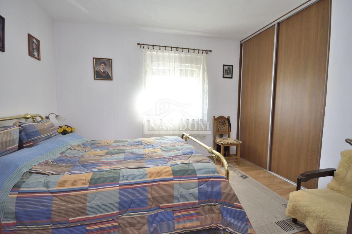 Vodice - Hiša s 5 apartmaji, pogled na morje