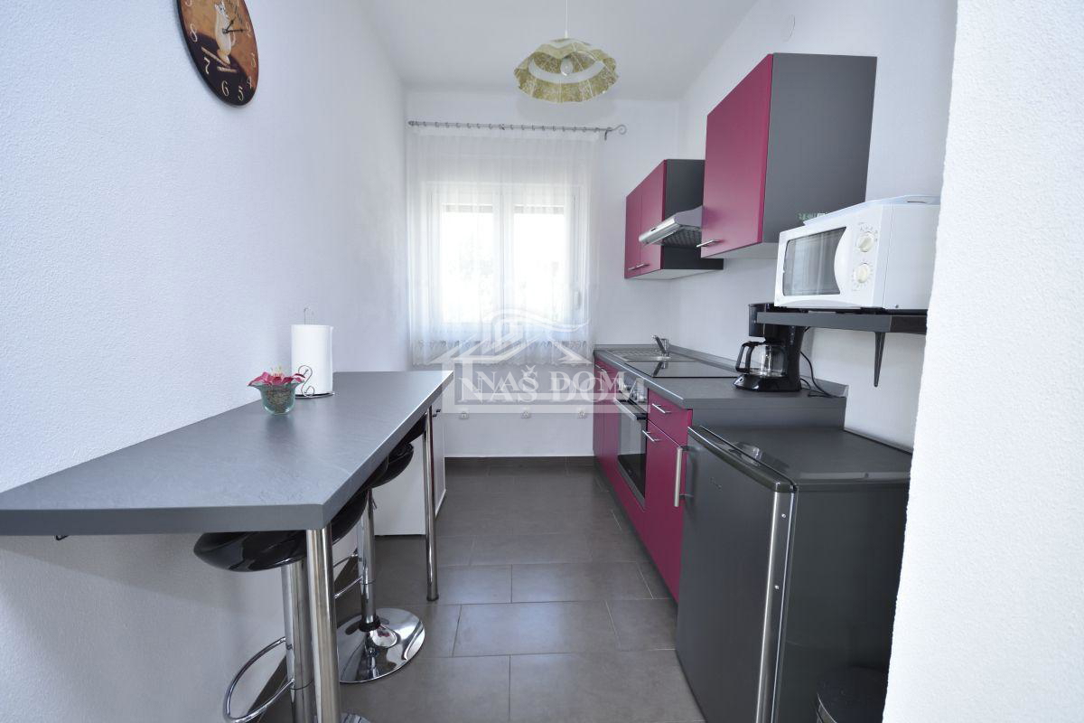 Vodice - Hiša s 5 apartmaji, pogled na morje