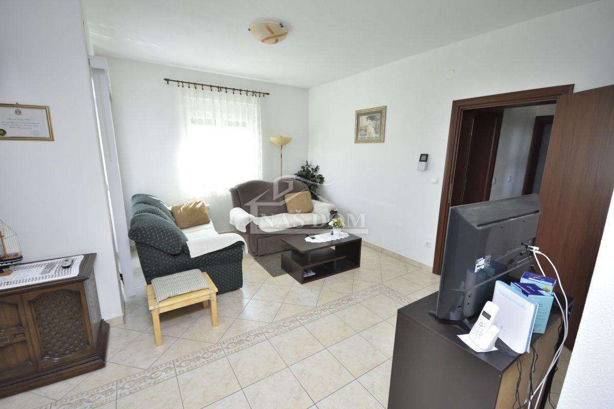 Vodice - Hiša s 5 apartmaji, pogled na morje