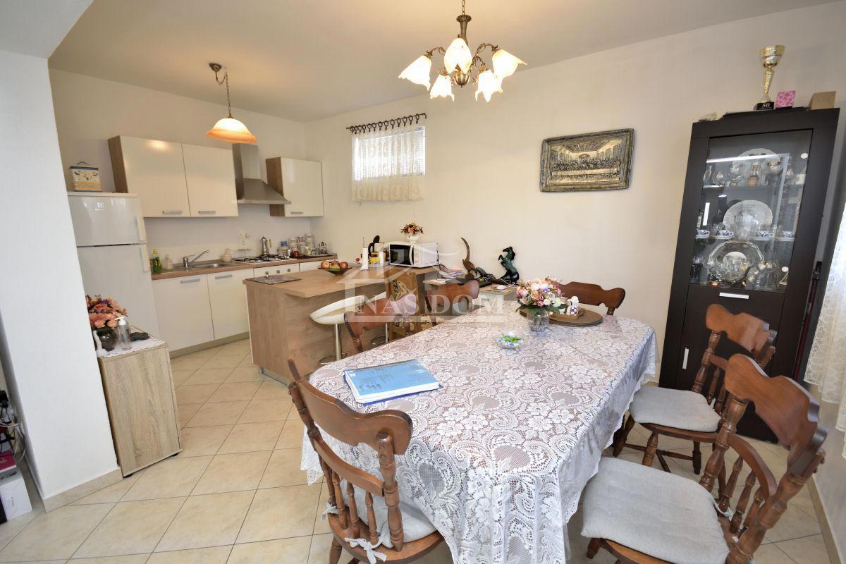 Vodice - Hiša s 5 apartmaji, pogled na morje