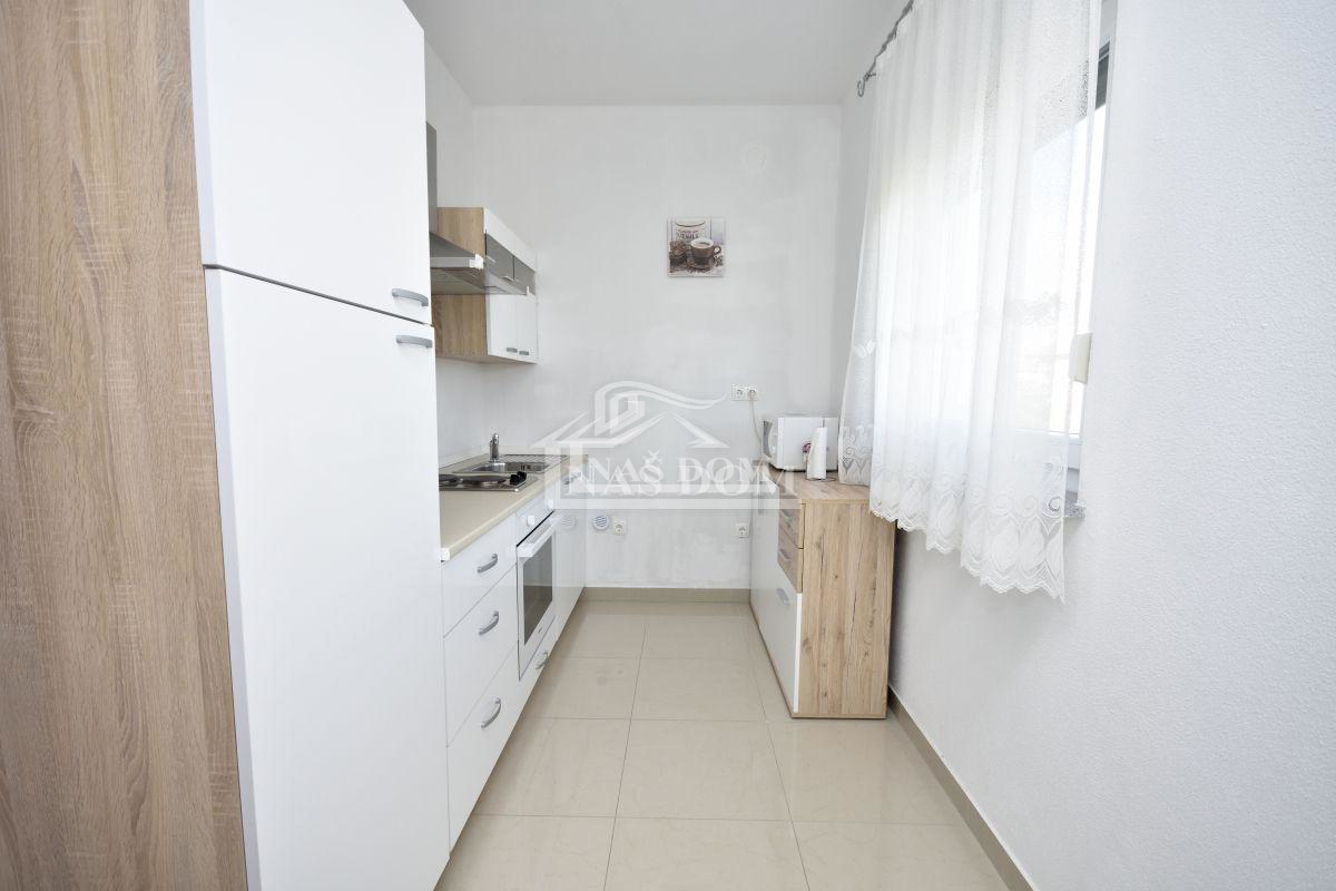 Vodice - Hiša s 5 apartmaji, pogled na morje