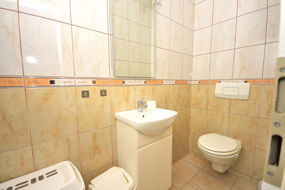 Vodice - Opremljeno udobno stanovanje 250 m od plaže