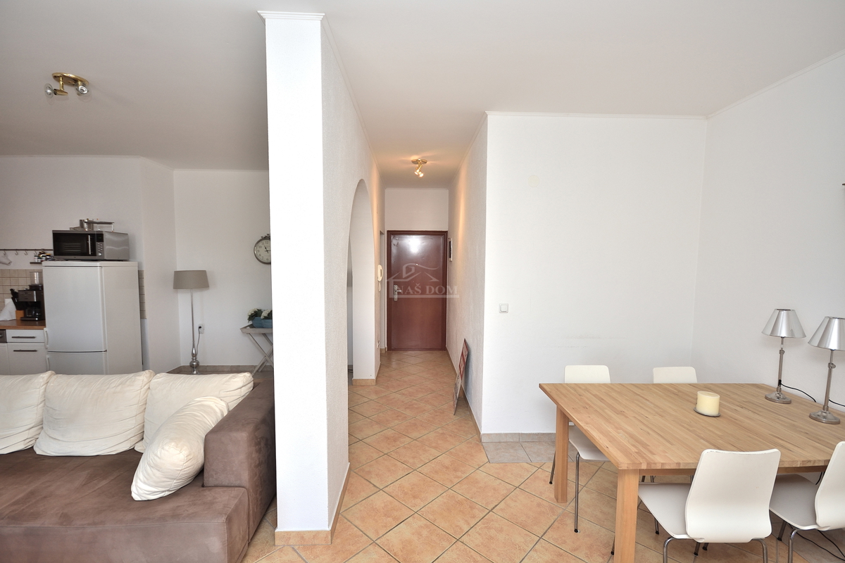 Vodice - Opremljeno udobno stanovanje 250 m od plaže