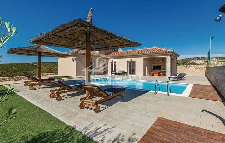Debeljak, Sukošan - Vila s bazenom