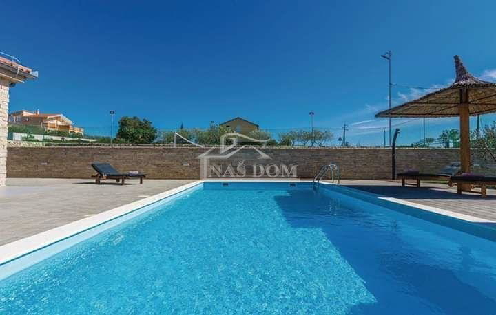 Debeljak, Sukošan - Vila s bazenom