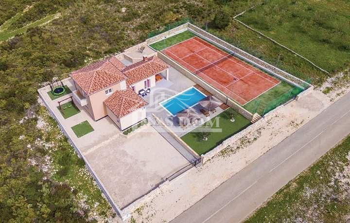 Debeljak, Sukošan - Vila s bazenom