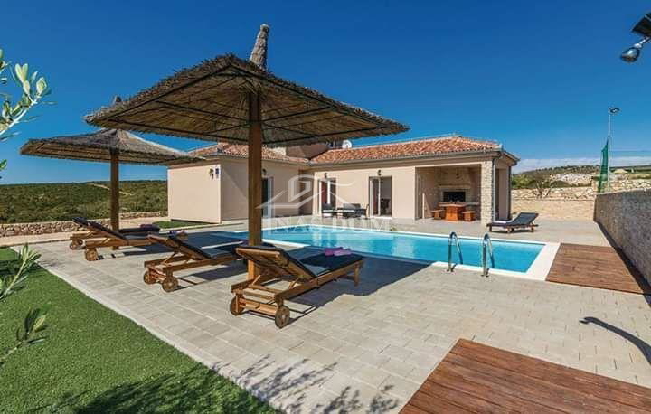 Debeljak, Sukošan - Vila s bazenom