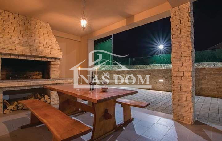 Debeljak, Sukošan - Vila s bazenom