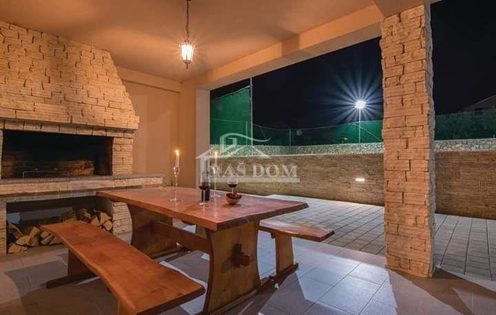 Debeljak, Sukošan - Vila s bazenom