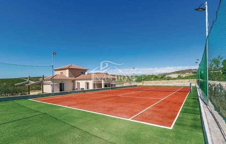 Debeljak, Sukošan - Vila s bazenom