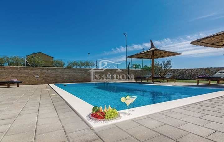 Debeljak, Sukošan - Vila s bazenom