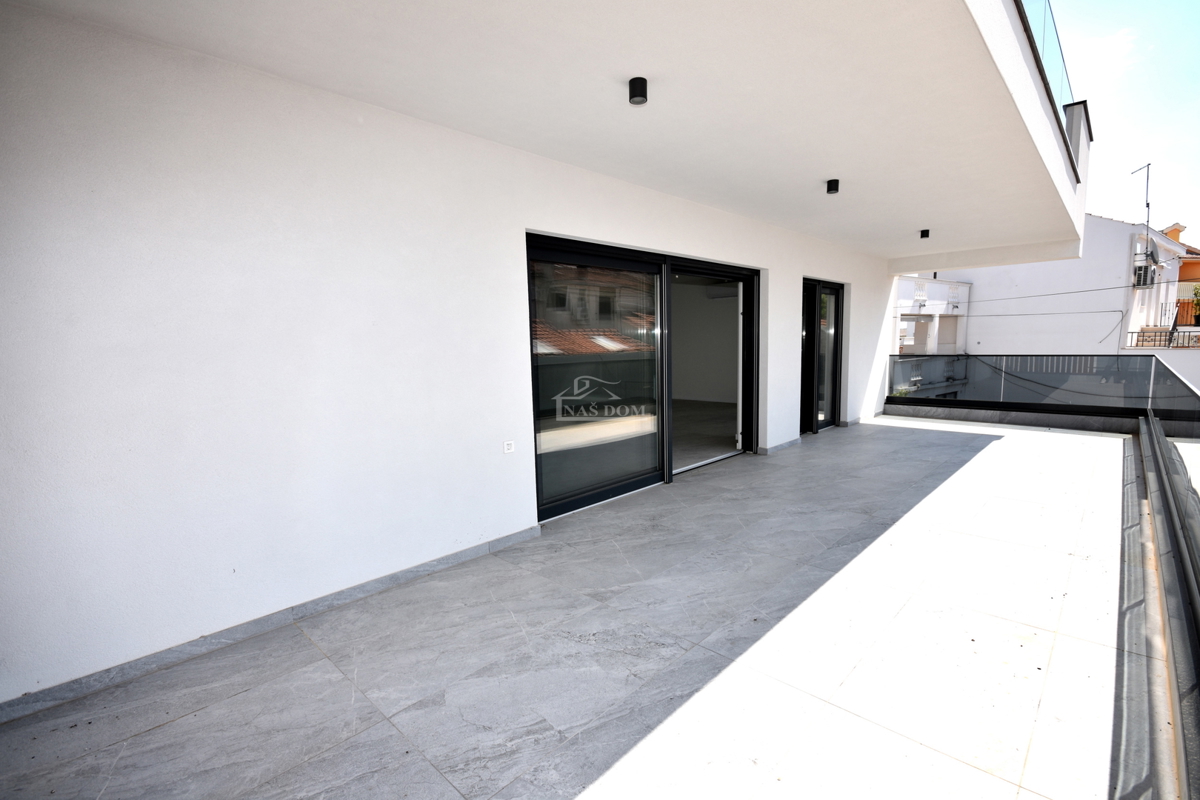 Luksuzno stanovanje S6, pogled na morje, 50m od plaže