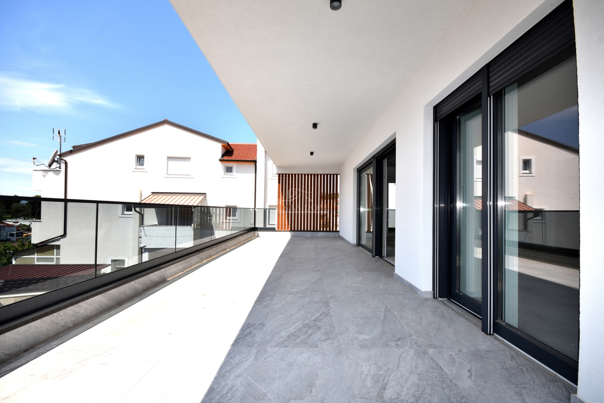 Luksuzno stanovanje S6, pogled na morje, 50m od plaže