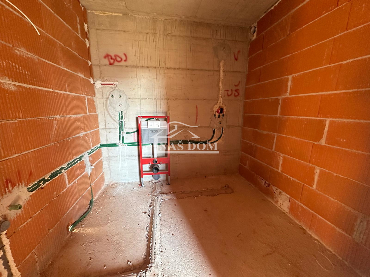 Vodice - NOVOGRADNJA stan S3 s vrtom, 150 m od mora