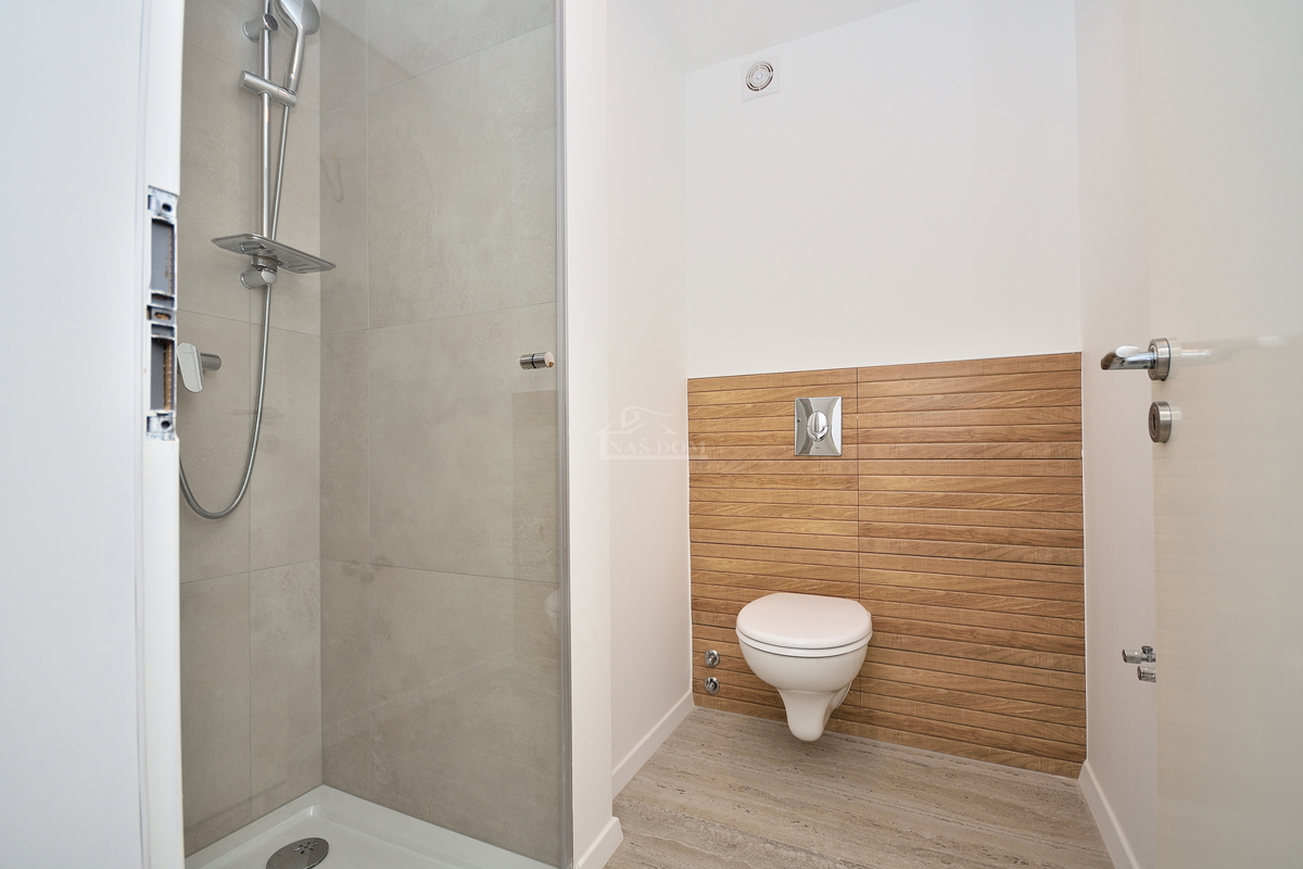 Vodice - dvonadstropno stanovanje, pogled na morje, 200 m od plaže