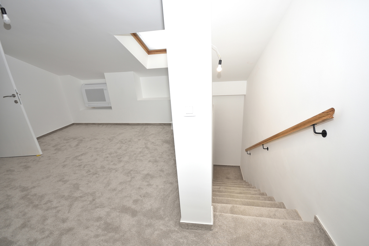 Vodice - dvonadstropno stanovanje v bližini plaže in centra