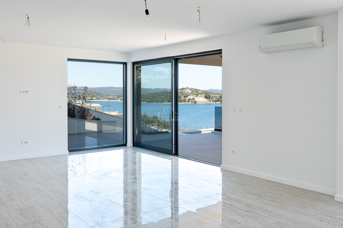 Luksuzna vila s panoramskim pogledom na morje – Betina, otok Murter