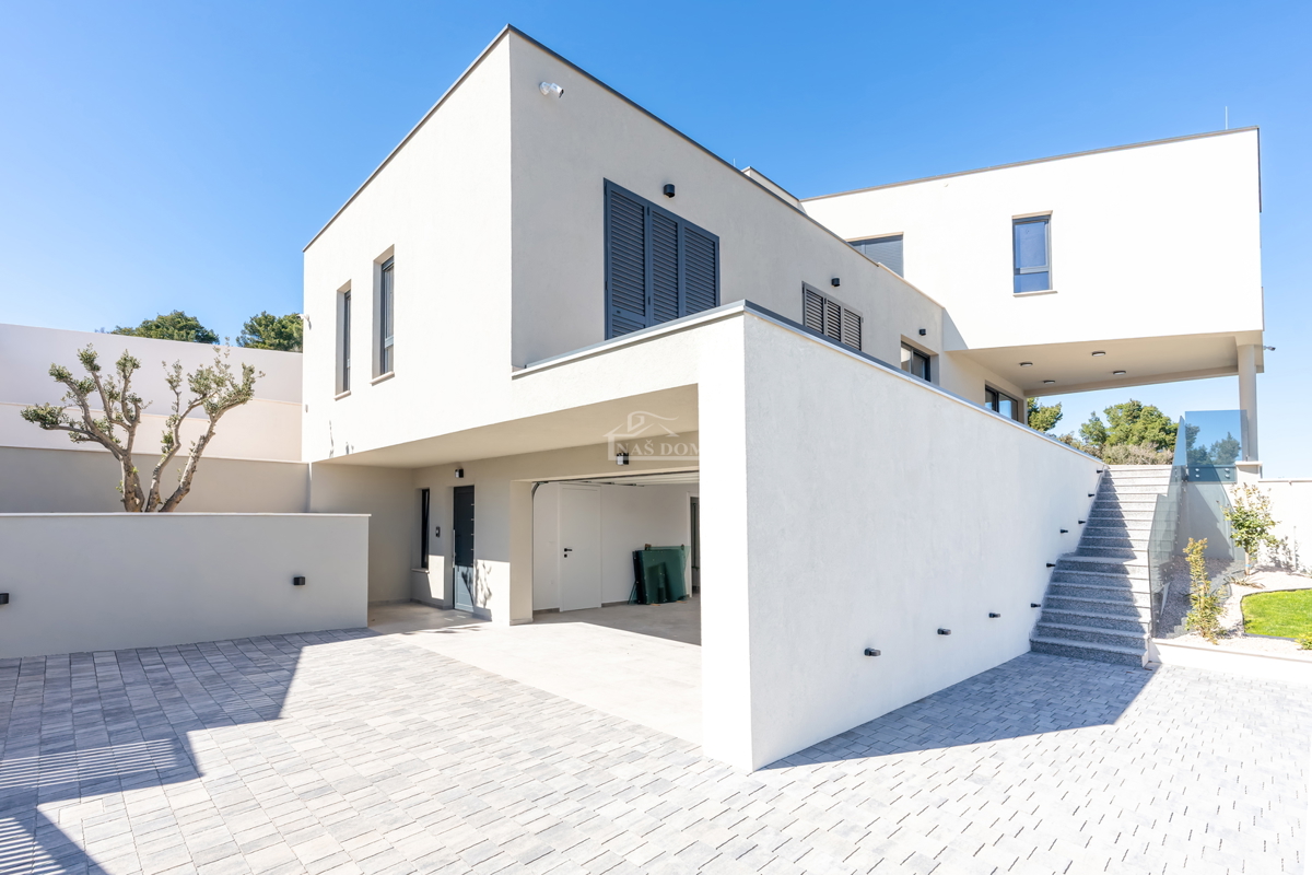 Luksuzna vila s panoramskim pogledom na morje – Betina, otok Murter