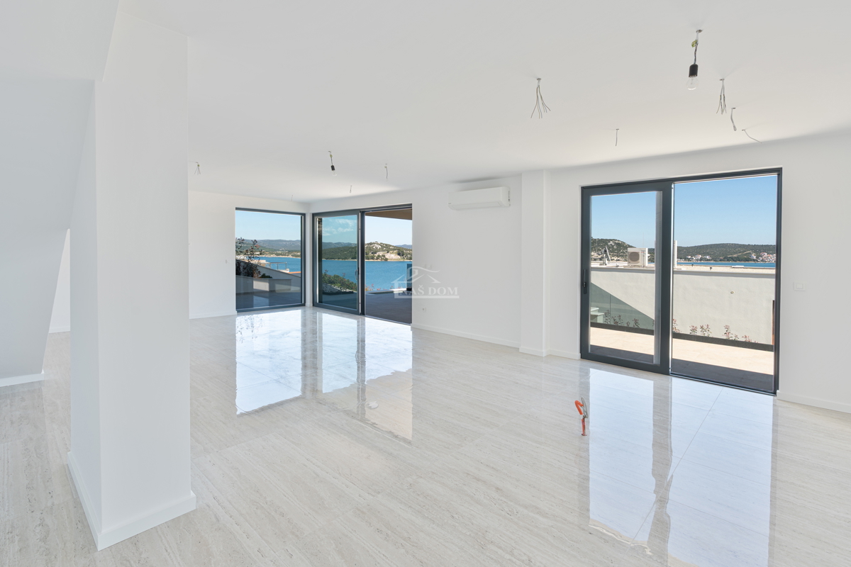 Luksuzna vila s panoramskim pogledom na morje – Betina, otok Murter