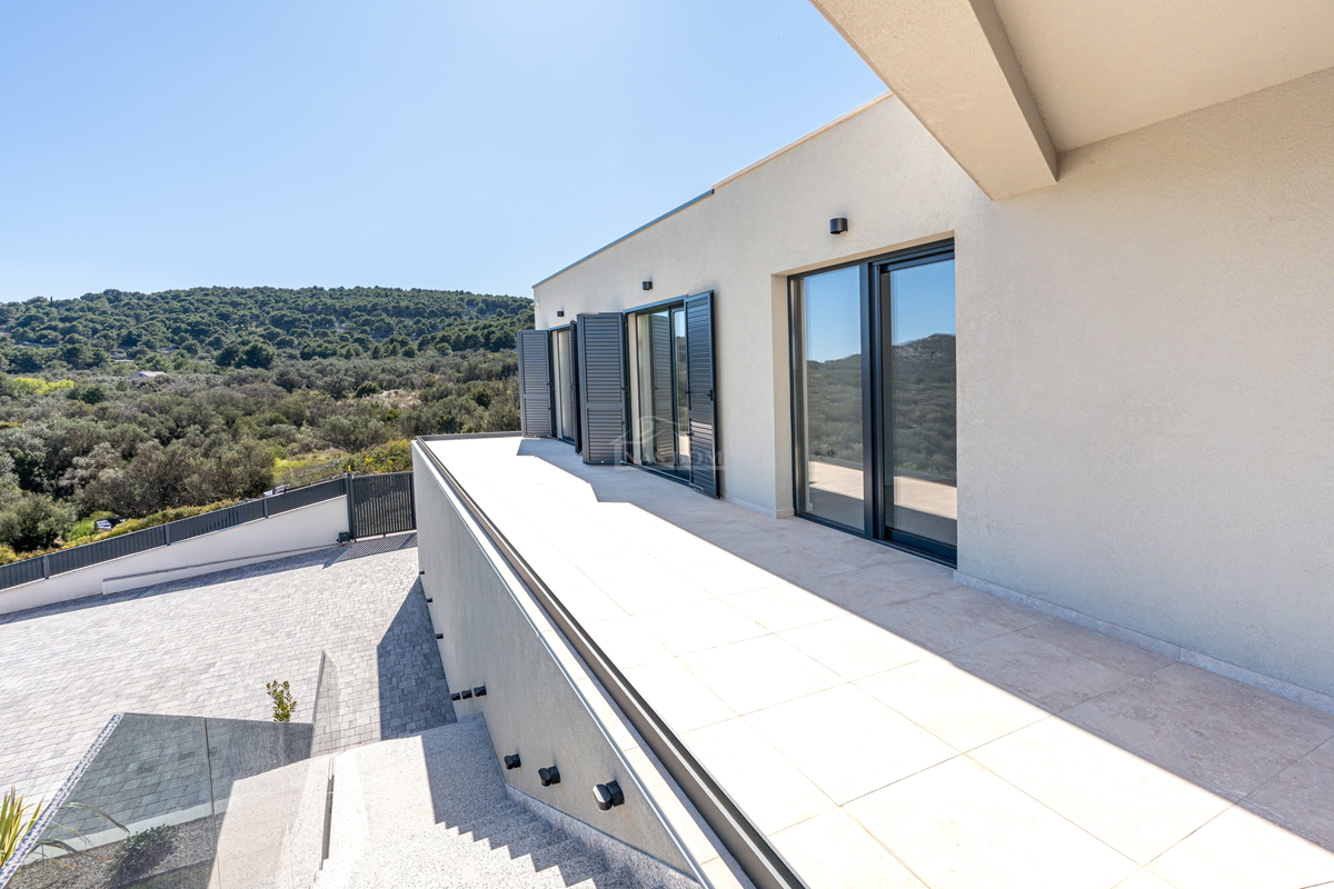 Luksuzna vila s panoramskim pogledom na morje – Betina, otok Murter