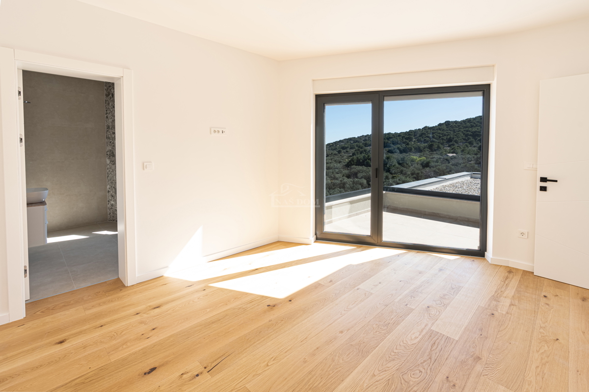 Luksuzna vila s panoramskim pogledom na morje – Betina, otok Murter